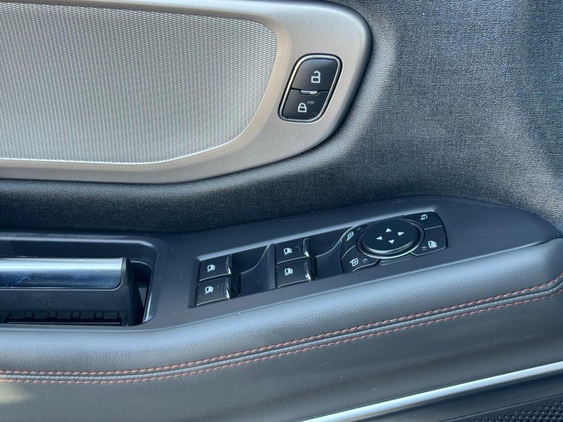 Ford Expedition Max Vehicle Full-screen Gallery Image 23