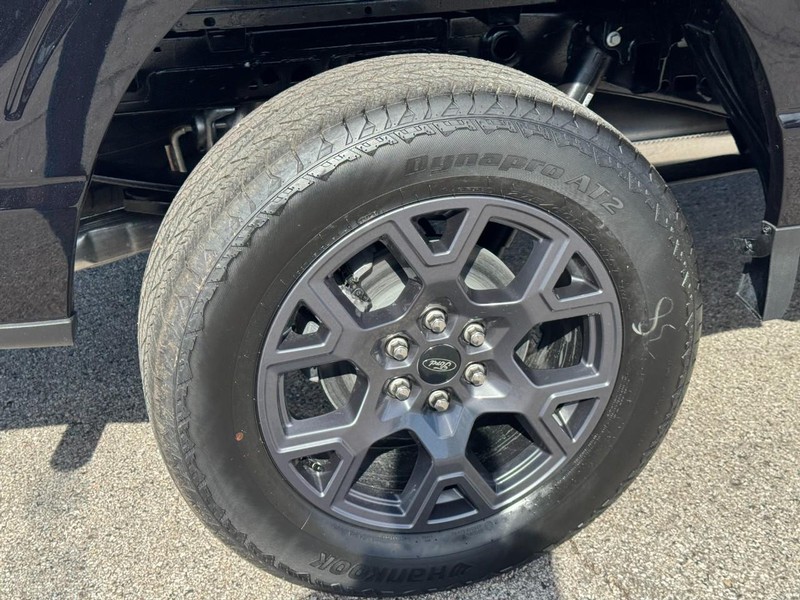 Ford F-150 Vehicle Full-screen Gallery Image 04