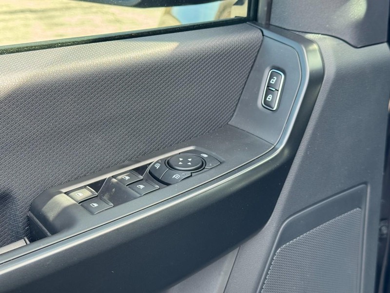 Ford F-150 Vehicle Full-screen Gallery Image 10