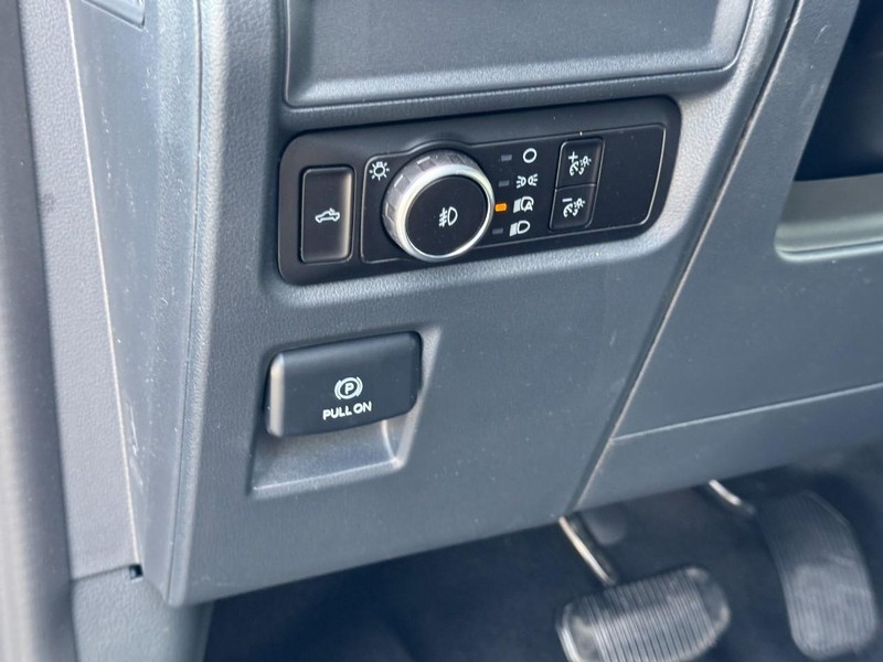 Ford F-150 Vehicle Full-screen Gallery Image 12