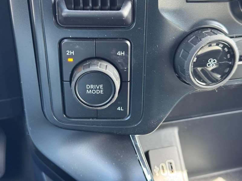 Ford F-150 Vehicle Full-screen Gallery Image 15