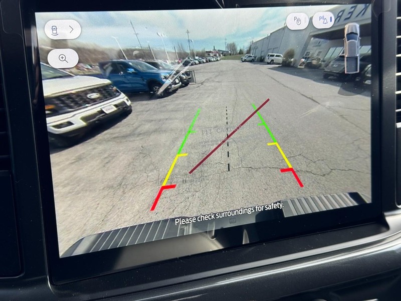 Ford F-150 Vehicle Full-screen Gallery Image 16