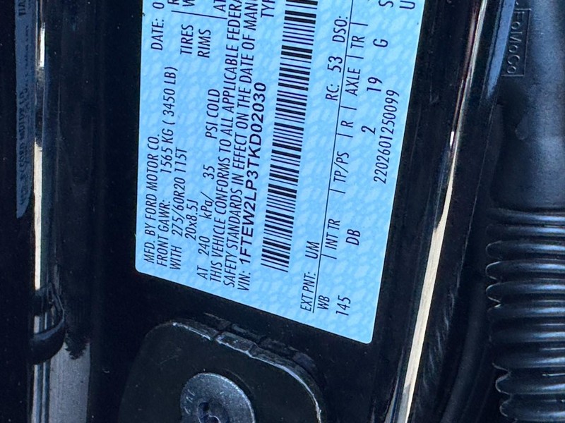 Ford F-150 Vehicle Full-screen Gallery Image 17