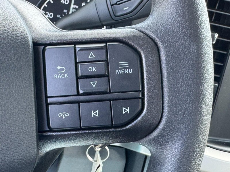 Ford Super Duty F-350 SRW Vehicle Full-screen Gallery Image 14