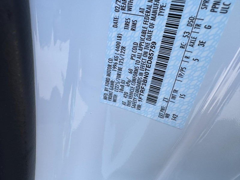 Ford Super Duty F-350 SRW Vehicle Full-screen Gallery Image 15