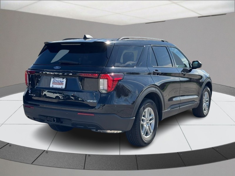 Ford Explorer Vehicle Full-screen Gallery Image 03