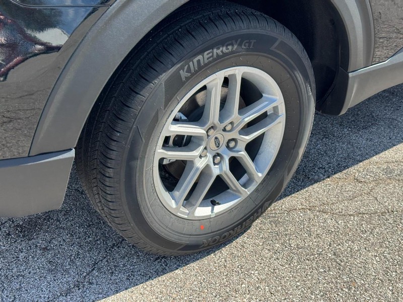 Ford Explorer Vehicle Full-screen Gallery Image 04