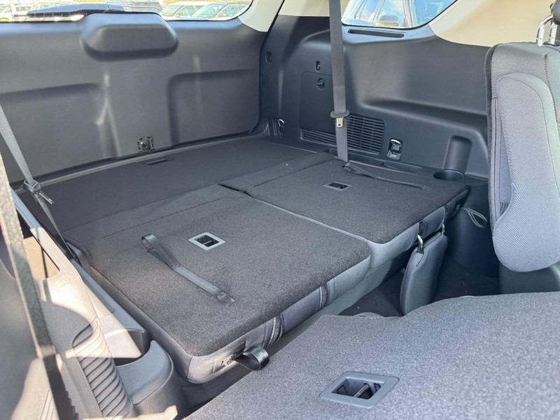 Ford Explorer Vehicle Full-screen Gallery Image 06