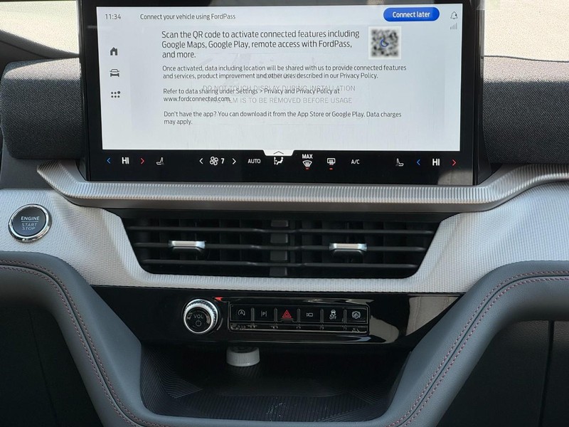 Ford Explorer Vehicle Full-screen Gallery Image 09