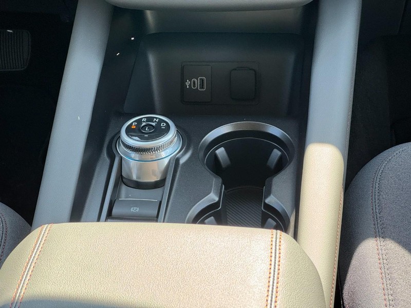 Ford Explorer Vehicle Full-screen Gallery Image 10