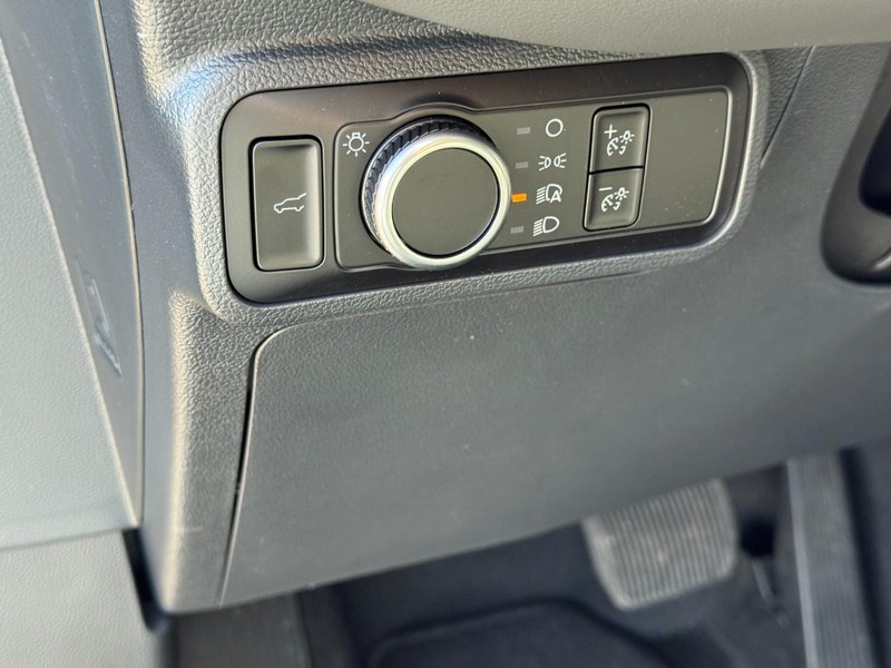 Ford Explorer Vehicle Full-screen Gallery Image 13