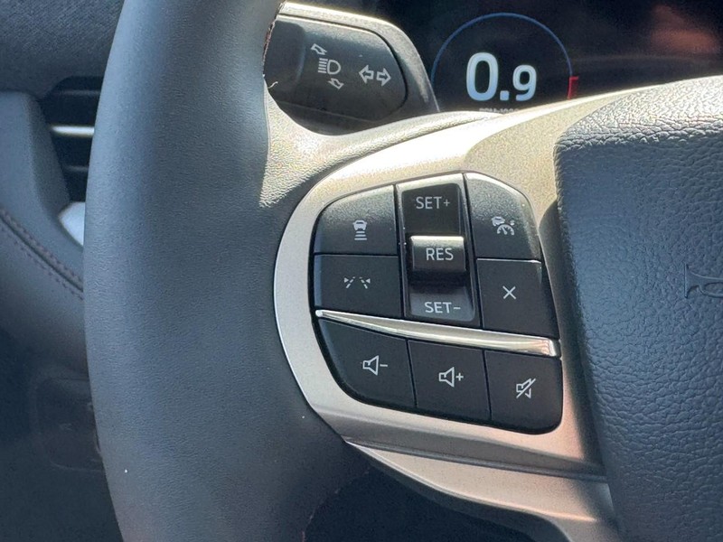 Ford Explorer Vehicle Full-screen Gallery Image 14