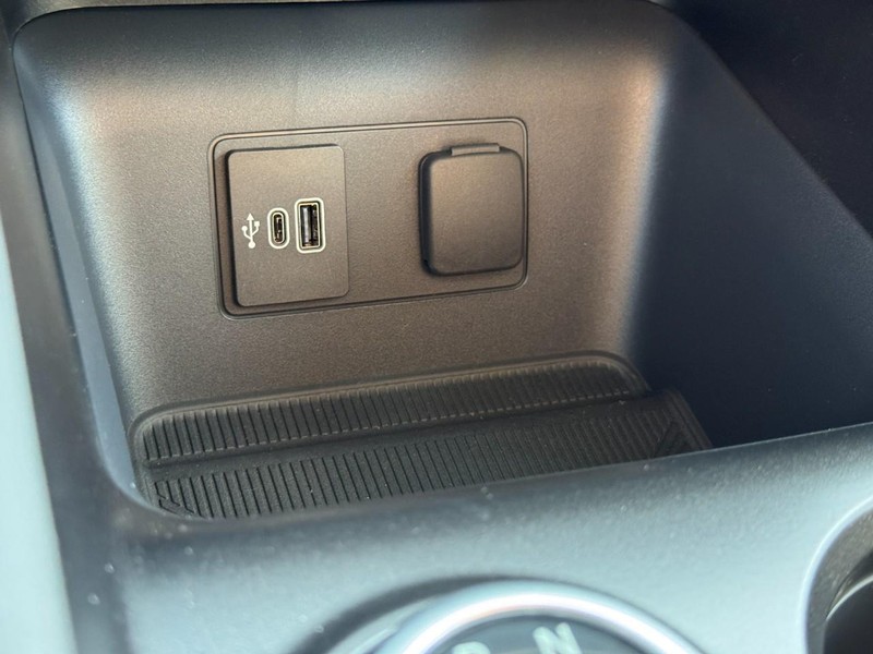 Ford Explorer Vehicle Full-screen Gallery Image 16