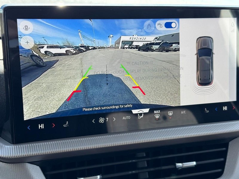 Ford Explorer Vehicle Full-screen Gallery Image 17