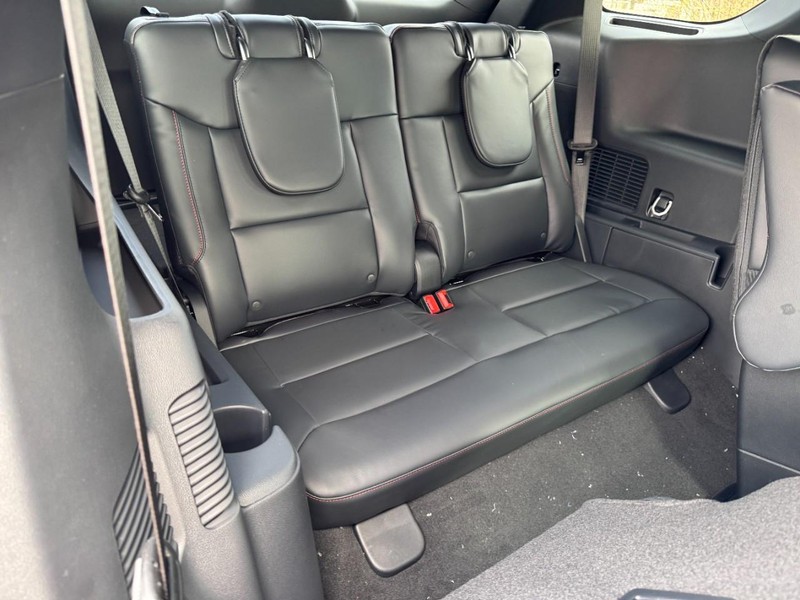 Ford Explorer Vehicle Full-screen Gallery Image 05