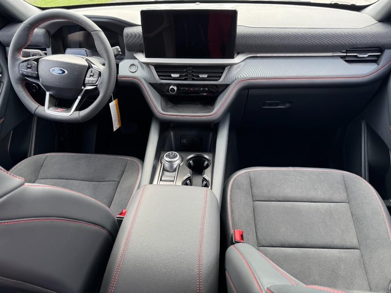 Ford Explorer Vehicle Full-screen Gallery Image 06