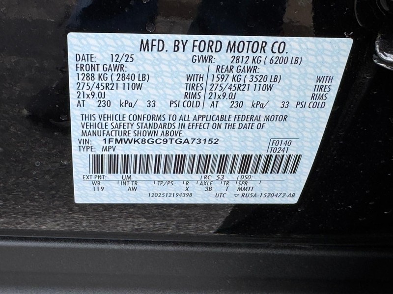 Ford Explorer Vehicle Full-screen Gallery Image 09