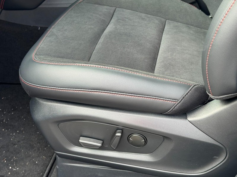 Ford Explorer Vehicle Full-screen Gallery Image 11