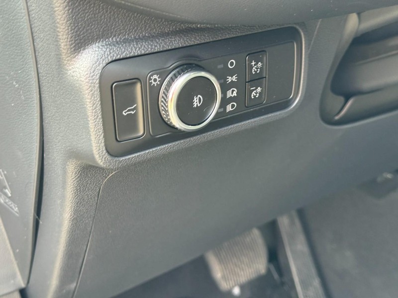 Ford Explorer Vehicle Full-screen Gallery Image 12