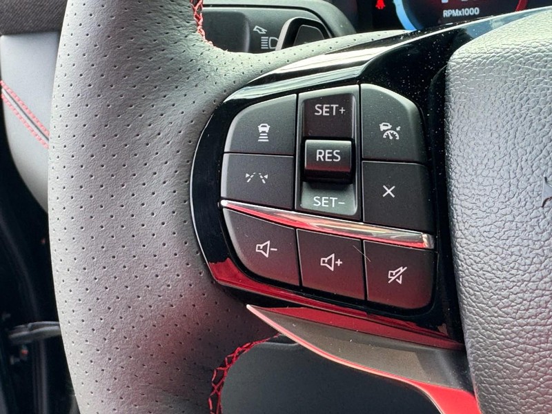 Ford Explorer Vehicle Full-screen Gallery Image 13