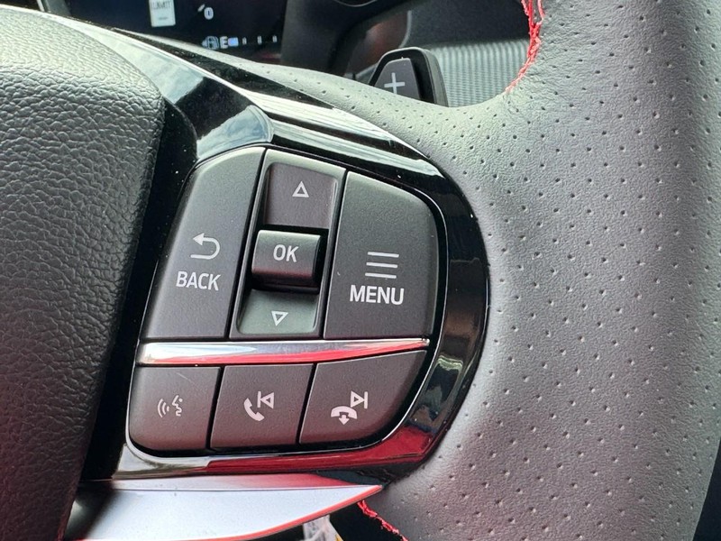 Ford Explorer Vehicle Full-screen Gallery Image 14