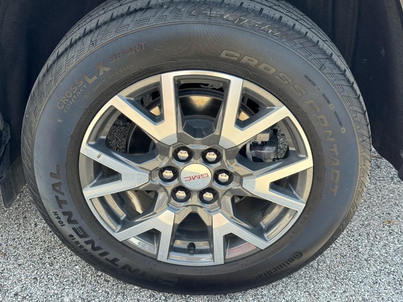 GMC Acadia Vehicle Full-screen Gallery Image 07