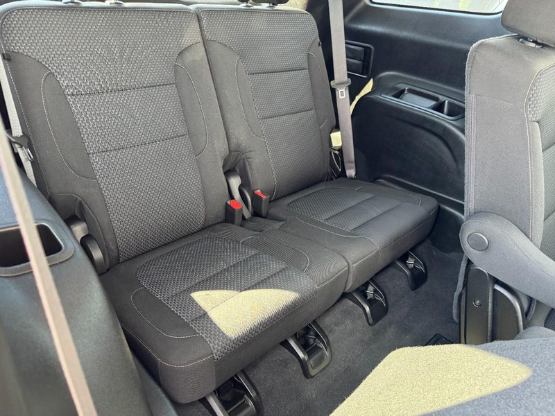 GMC Acadia Vehicle Full-screen Gallery Image 11