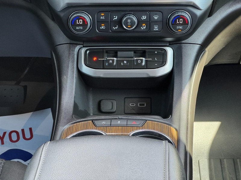 GMC Acadia Vehicle Full-screen Gallery Image 15