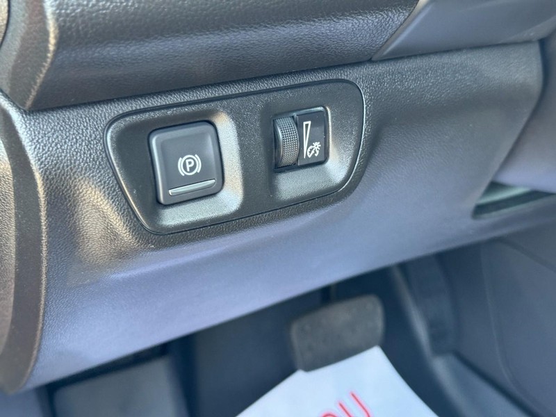 GMC Acadia Vehicle Full-screen Gallery Image 18