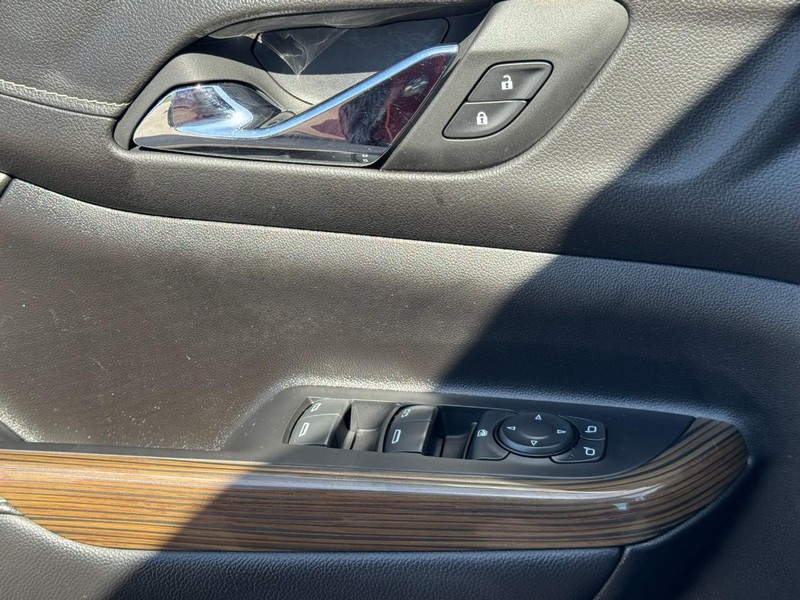 GMC Acadia Vehicle Full-screen Gallery Image 24