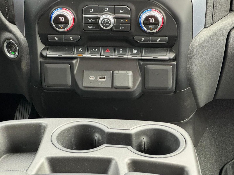 GMC Sierra 1500 Vehicle Full-screen Gallery Image 14