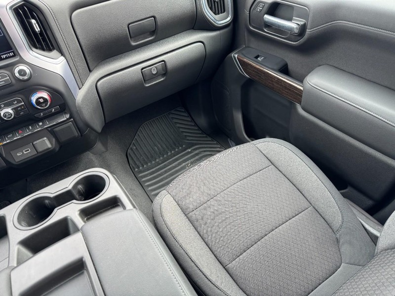 GMC Sierra 1500 Vehicle Full-screen Gallery Image 15