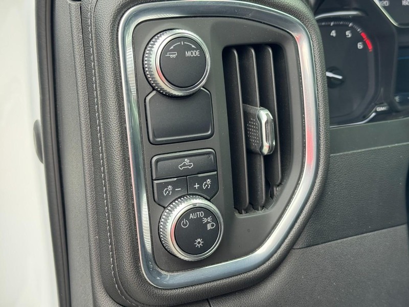GMC Sierra 1500 Vehicle Full-screen Gallery Image 17