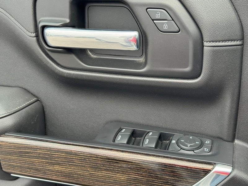 GMC Sierra 1500 Vehicle Full-screen Gallery Image 23