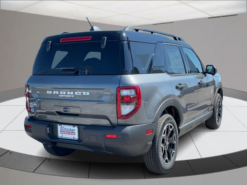 Ford Bronco Sport Vehicle Full-screen Gallery Image 03