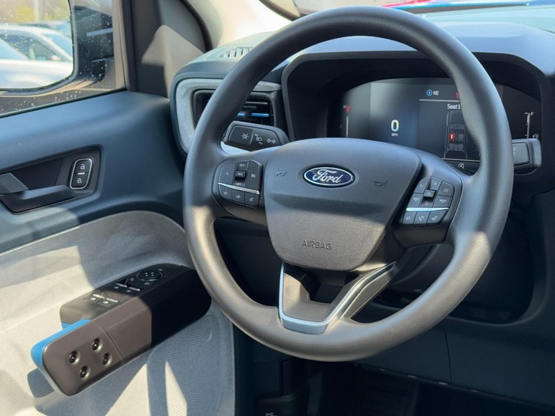 Ford Maverick Vehicle Full-screen Gallery Image 07