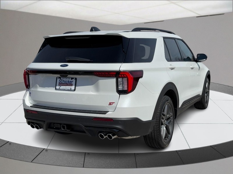 Ford Explorer Vehicle Full-screen Gallery Image 03