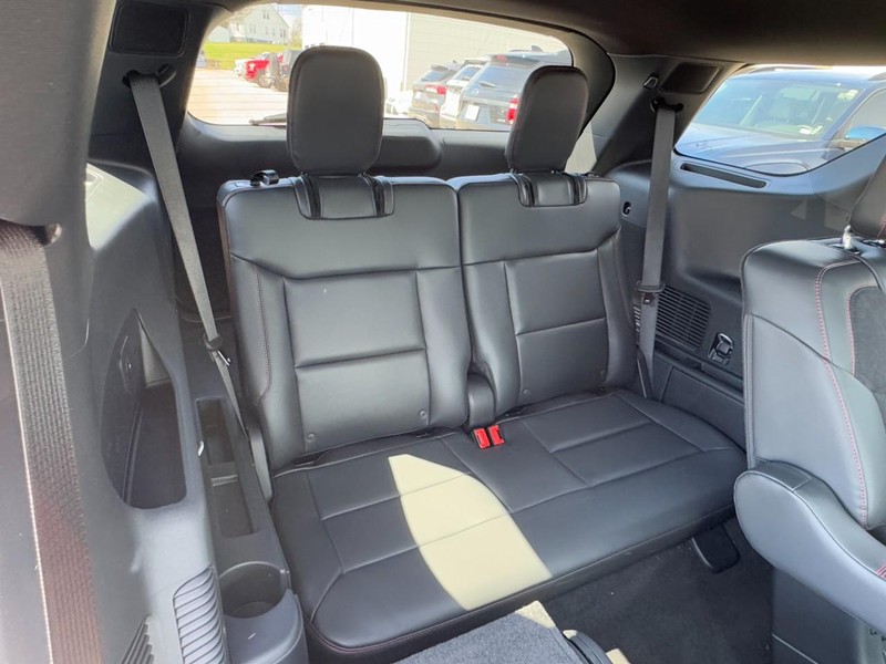 Ford Explorer Vehicle Full-screen Gallery Image 06