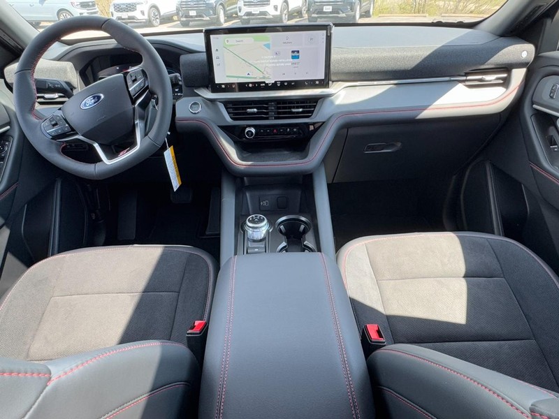 Ford Explorer Vehicle Full-screen Gallery Image 07