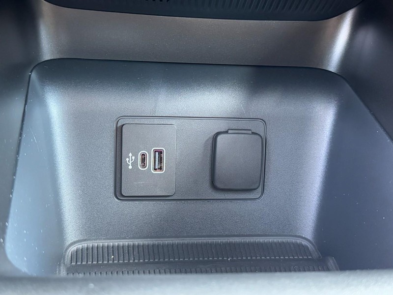 Ford Explorer Vehicle Full-screen Gallery Image 14