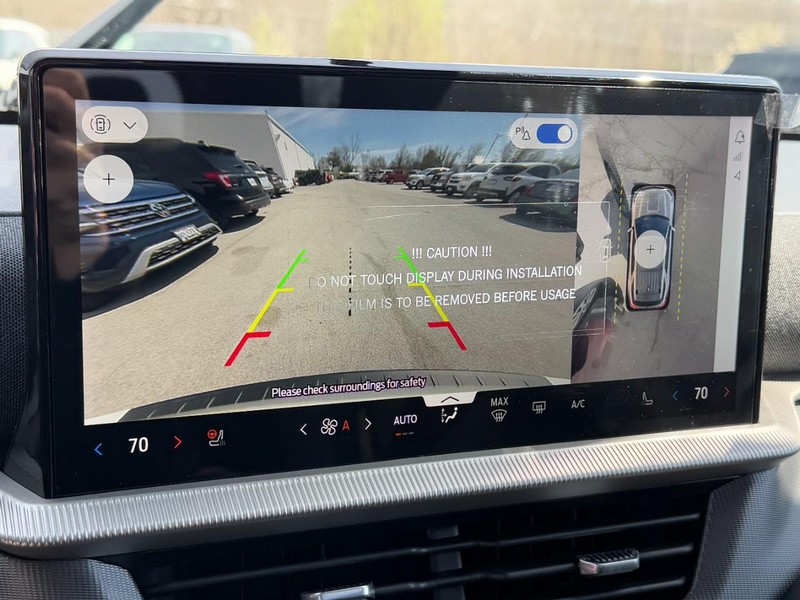 Ford Explorer Vehicle Full-screen Gallery Image 17