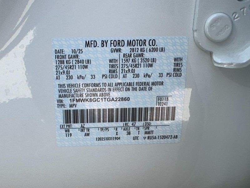 Ford Explorer Vehicle Full-screen Gallery Image 19