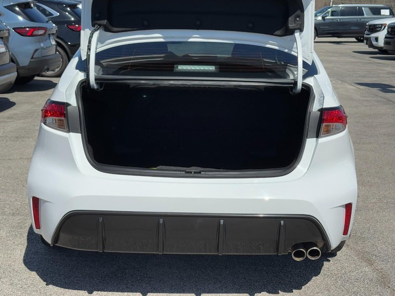 Toyota Corolla Vehicle Full-screen Gallery Image 05