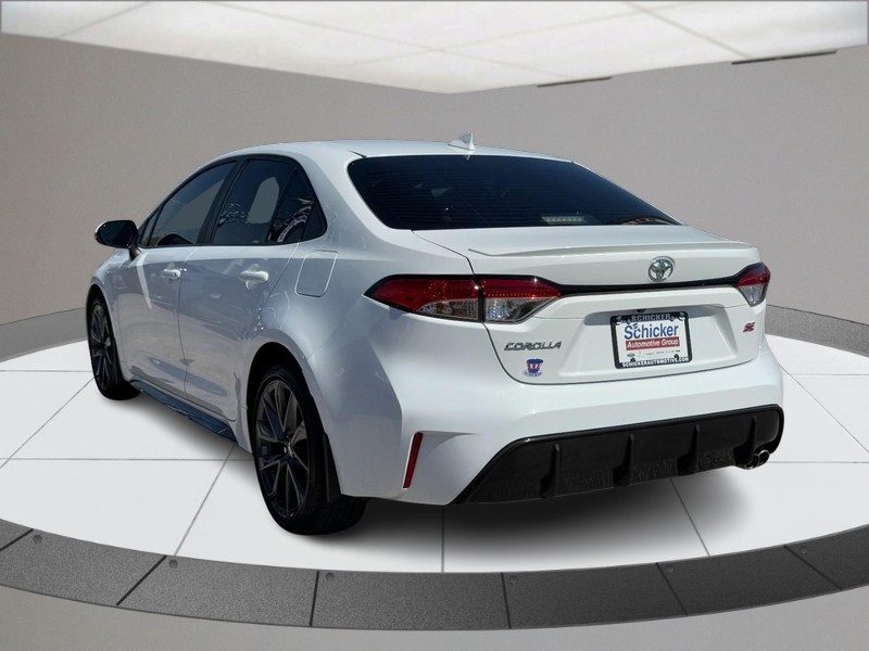 Toyota Corolla Vehicle Full-screen Gallery Image 06