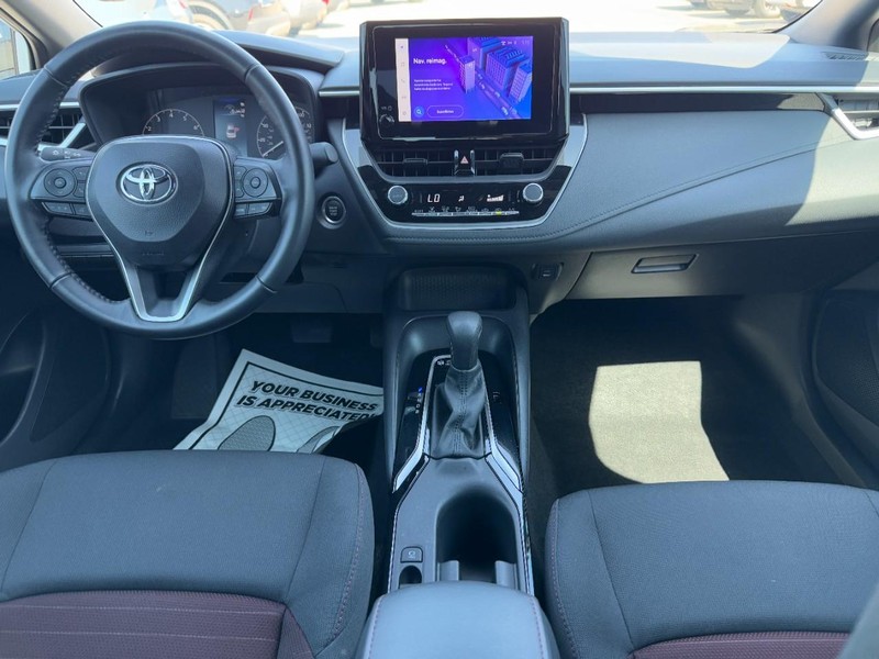 Toyota Corolla Vehicle Full-screen Gallery Image 11