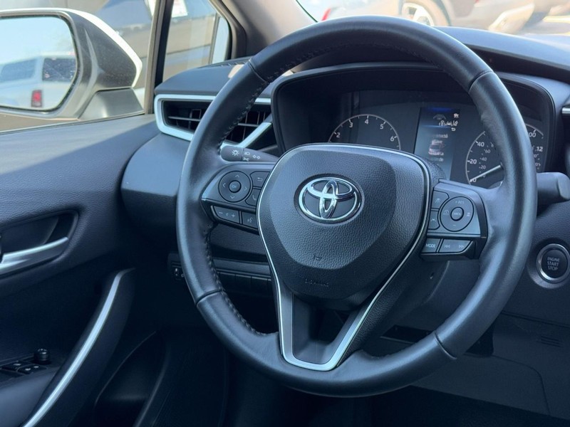 Toyota Corolla Vehicle Full-screen Gallery Image 12