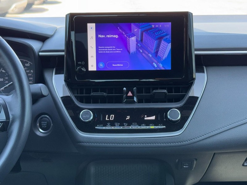 Toyota Corolla Vehicle Full-screen Gallery Image 13