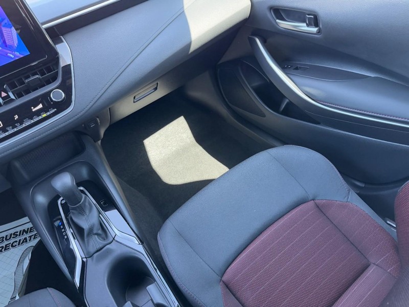 Toyota Corolla Vehicle Full-screen Gallery Image 15