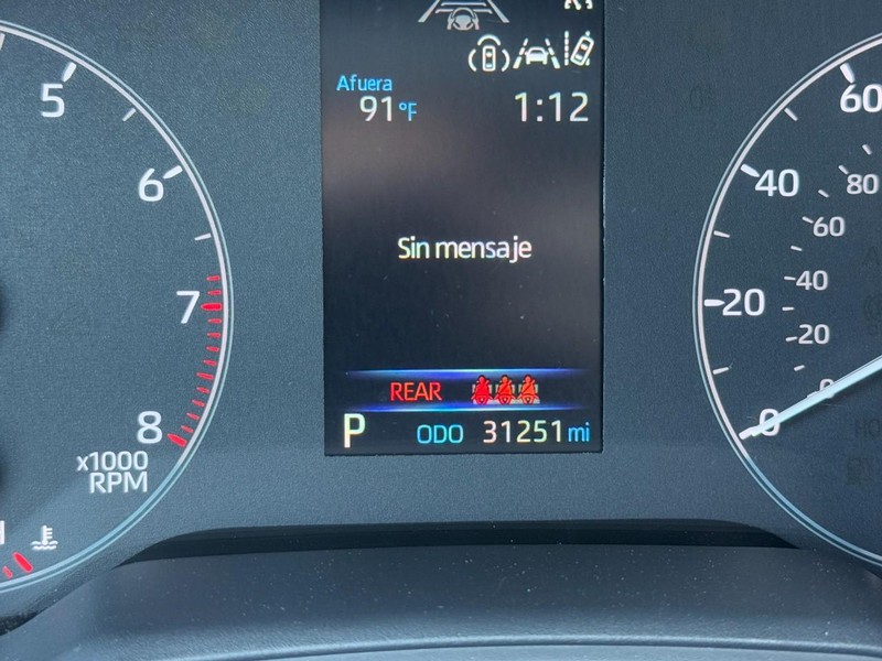 Toyota Corolla Vehicle Full-screen Gallery Image 18