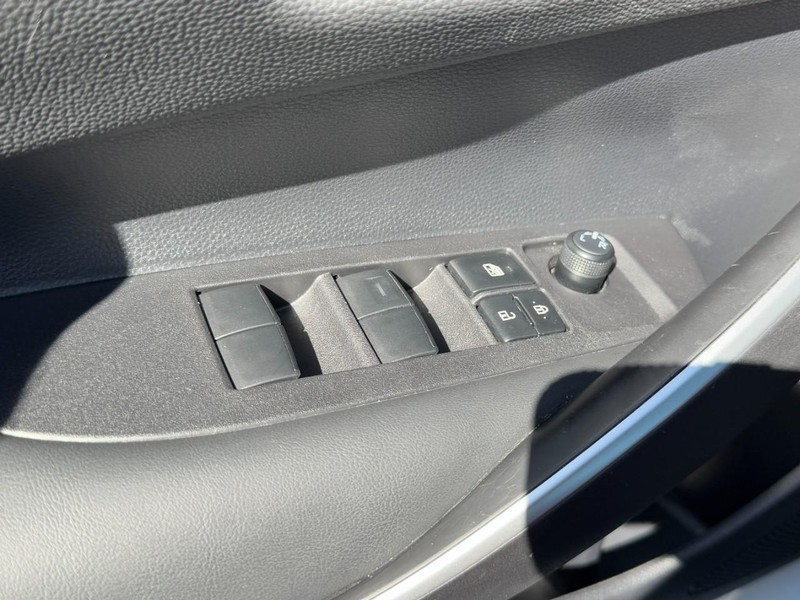 Toyota Corolla Vehicle Full-screen Gallery Image 21